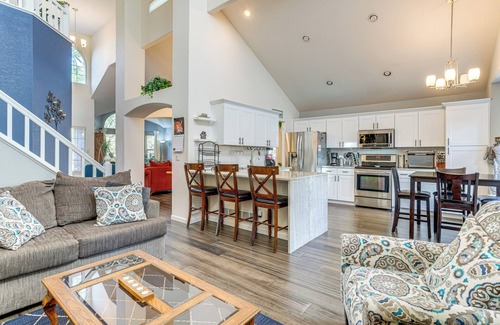 Prides Crossing House | Private Hot Tub w/Projector: Modern Aurora Home