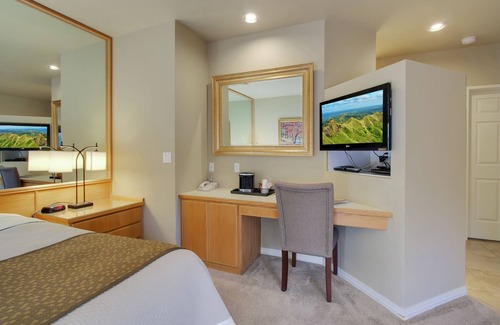 Century West Hotel | Private, hotel style suite in Bend with access to fitness center, community pool