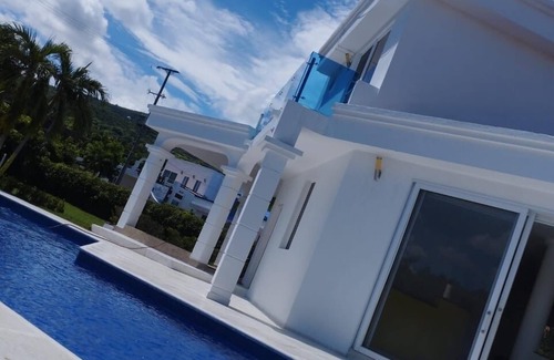 Ricaurte House | Private house in Tierra Caliente, near Bogotá, condominium near Girardot.