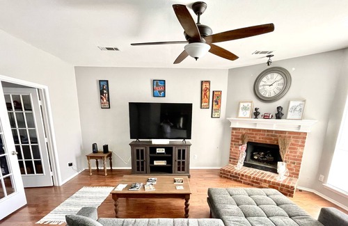 Plano House | Private House in Plano with Pool