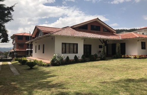 Cuenca House | Private house-rustic/modern architecture-15 min from Cuenca’s historic district.