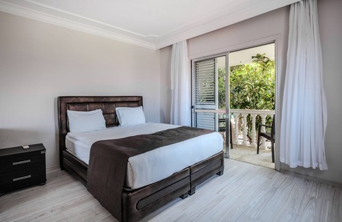 Karavas Villa | Private House with Common Pool in Kyrenia