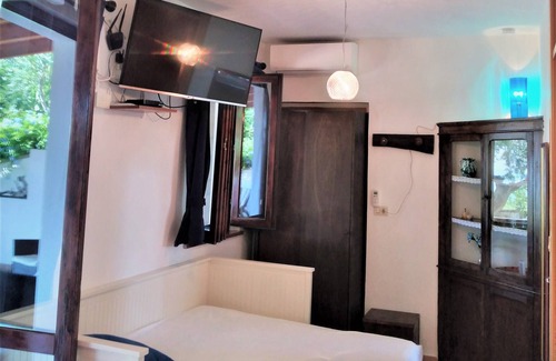 Vasto Apartment | Private house with porch and garden, just steps from the beach