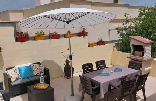 Ta' Bragg Villa | Private Huge Super Located VILLA Gardens Terraces WIFI Billiards Air-Conditioned