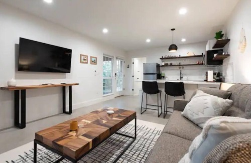 Lakeway Apartment | Private In-Law Suite Walkable to Marina