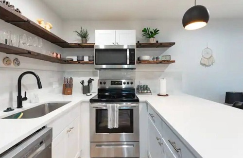 Lakeway Apartment | Private In-Law Suite Walkable to Marina