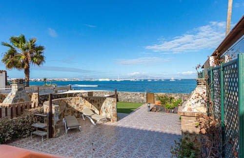 Corralejo Villa | Private, independent villa on the front line, terrace and tranquility