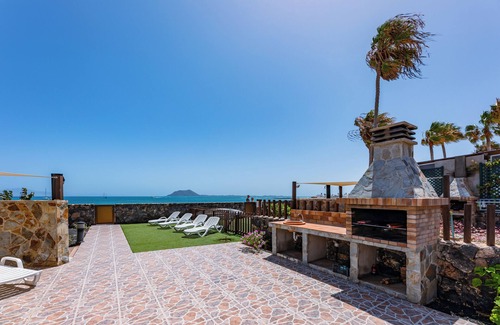 Corralejo Villa | Private, independent villa on the first line, terrace and tranquilityn