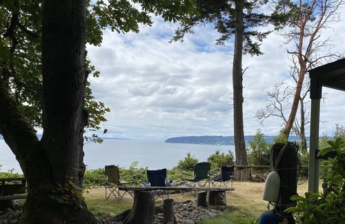 Everett House | Private Island Escape