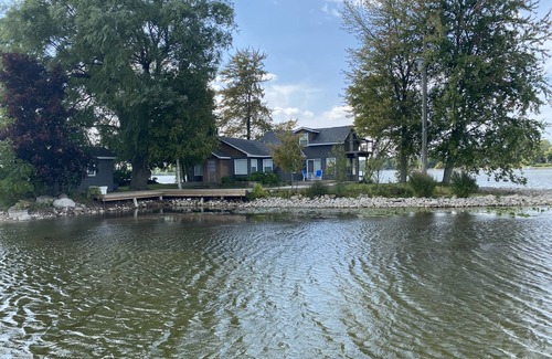 Puslinch Cottage | Private Island on Puslinch Lake