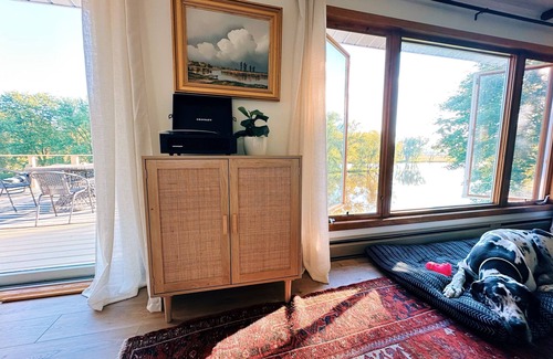 Avoca House | Private Isle-side, Waterfront Retreat with Stunning Views/Pet Friendly