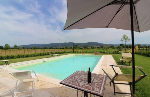 Le Piazze Villa | Private Villa with WIFI, A/C, private pool, TV, balcony, pets allowed, parking, close to Cortona