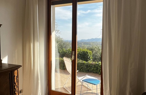 Caprino Veronese House | Private garden, tranquility and privacy