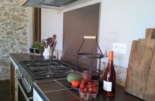 Castelnau-d'Aude Cottage | Private Jacuzzi in Minervois, beautiful cottage of character, charm, relaxation, terroir