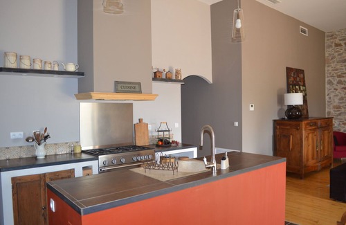 Castelnau-d'Aude Cottage | Private Jacuzzi in Minervois, beautiful cottage of character, charm, relaxation, terroir