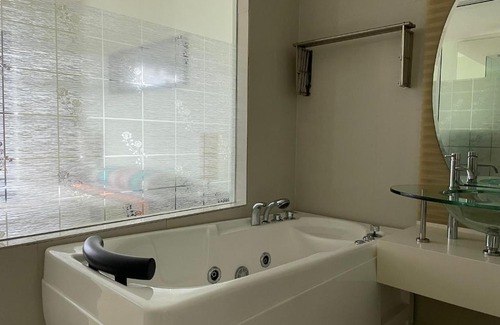 Taman Kobena Apartment | Private Jacuzzi Staycation at KL City 1017