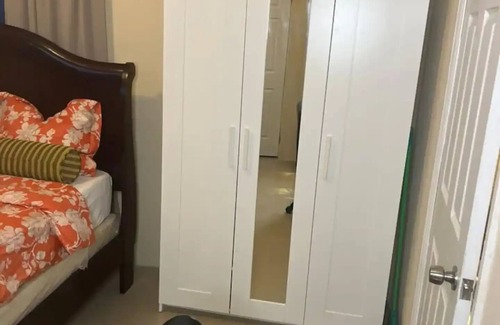 Nassau House | Private king Suite Airport