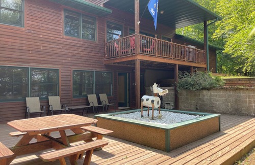 Hayward House | Private Lake Home On the Beautiful Tiger Cat! Pontoon Included With Cabin