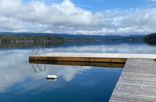 Sproat Lake House | Private Lake House on Sproat Lake with private Dock & Hot Tub