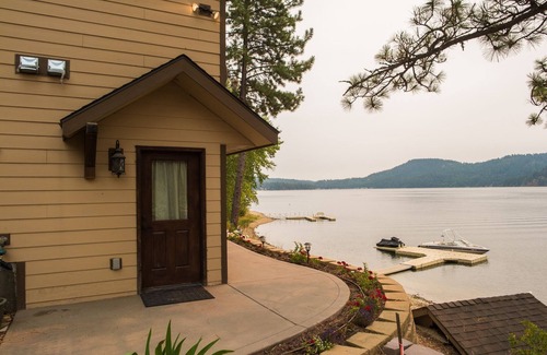 Loon Lake House | Private lake house on Deer Lake