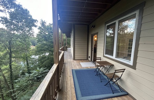 Hendersonville Apartment | Private Lake, Kayaks, Bike, fishing. Peaceful Private condo. Close to Hospital.