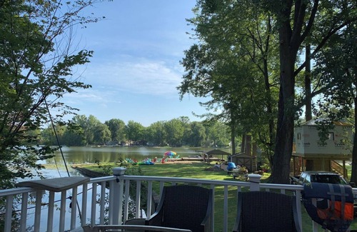 South Lyon Cottage | Private Lake -Northern Michigan without the drive!