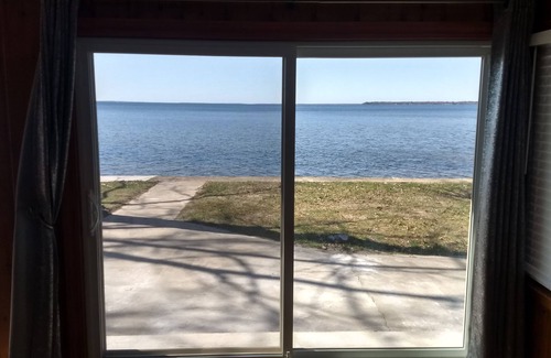 Prudenville Cottage | Private Lakefront Cottage with 90' of sandy East Bay frontage on Houghton Lake