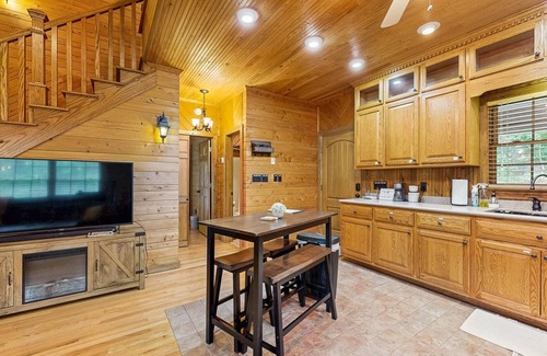 Wise Cabin | Private lakefront hideaway with dock, swing bench, remote work desk, & AC