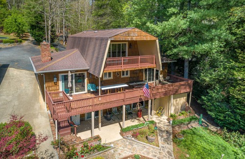 Morganton House | PRIVATE LAKEFRONT HOME