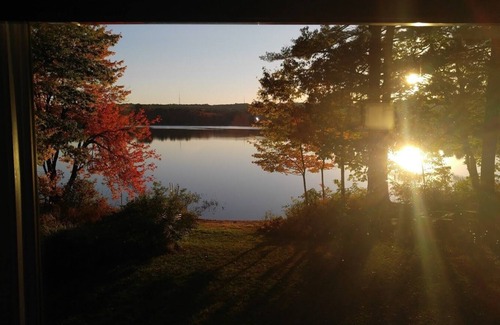 Windham House | Private Lakefront Home-Hot Tub-Great for Families-Large Yard-Quiet-Shallow Entry