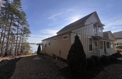 Seneca House | Private lakefront home with dock & unbelievable sunsets on Lake Keowee