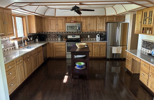 Twin Lakes House | 🌲☀️Private Lakefront prop. with Kayaks, Paddle boards, boat rental PVT dock☀️🌲