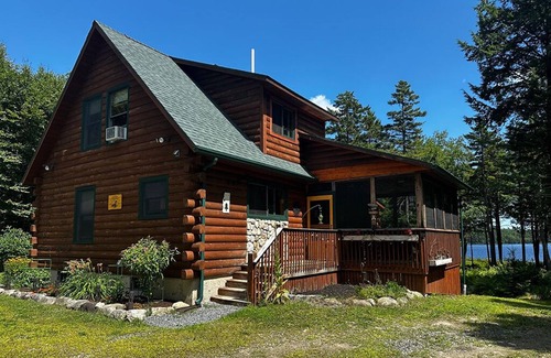 Lakeville Cabin | Private Lakefront Retreat with all the comforts