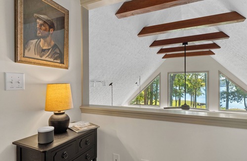 Eatonton House | Private Lakefront Spread: BigH2O, Smokehouse, Spa, Firepits, Fence, Pets