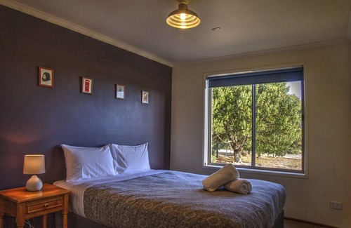 Coles Bay House | Private & located on 20 acres. Bath tub. Free wifi. Fireplace.
