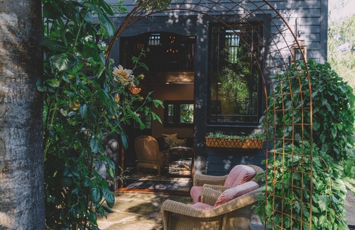 Sebastopol House | Private Lofted Downtown Studio