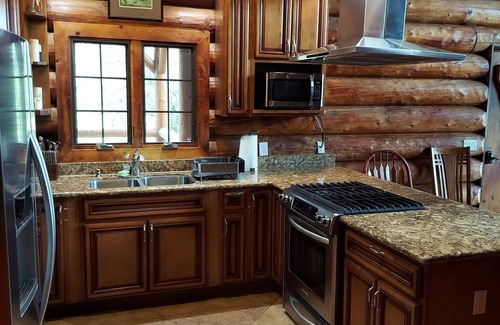 Catheys Valley Cabin | Private log cabin in the foothills