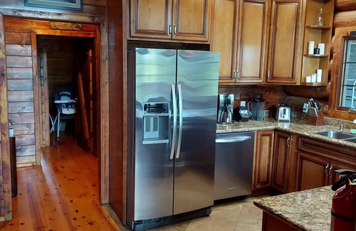 Catheys Valley Cabin | Private log cabin in the foothills