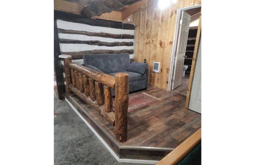 Port Matilda Apartment | Private Log Cabin in rural Port Matilda