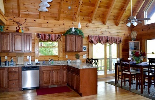 The Meadows At Lake James Station House | PRIVATE LOG CABIN WITH INCREDIBLE VIEW - ONLY 4 MILES TO LAKE JAMES -