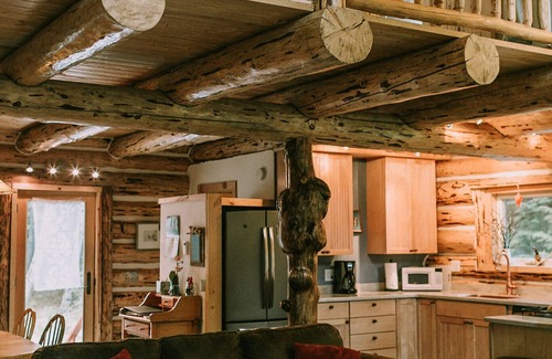 Primrose Cabin | Private Log Home on Kenai Lake!