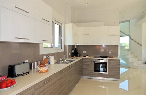 Plaka Villa | Private Luxury 3 Bedroom Villa With Infinity Pool, Games Room & Fantastic Views