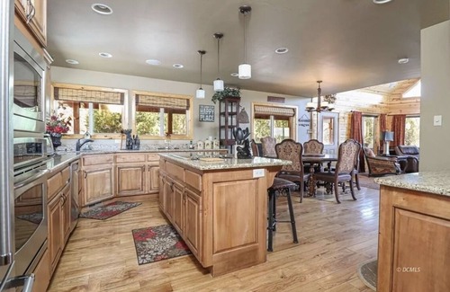 Long Valley Junction Cabin | Private Luxury Cabin on 5 Acres, 4bd 2.5ba perfect base camp to N. Parks!