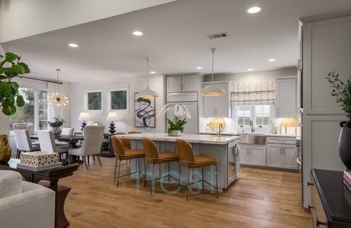 Woodhaven House | PRIVATE LUXURY HOME! 4mi to Downtown |4 Bedrm | 3 Bath | Sleeps 8