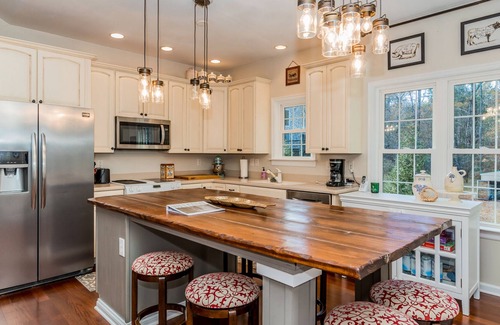 Wise House | Private Luxury Home and Dock on Main Lake!