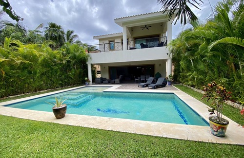 Puerto Aventuras Villa | Private luxury 4 bedroom villa with pool - walking distance to beach and marina!