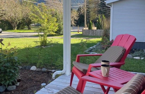 Hope Cottage | Private Luxury Relaxing HOME w BBQ & Gas Fire-pit