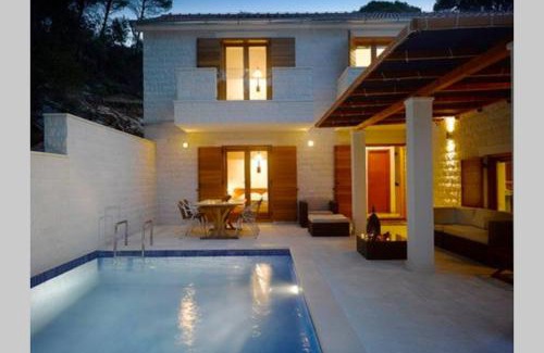 Rogac Villa | Private luxury Villa AZZURRO on Solta for up to 10 persons, free parking, very close to beach! FREE Kajak & Mountainbikes, GREAT living area & privacy!