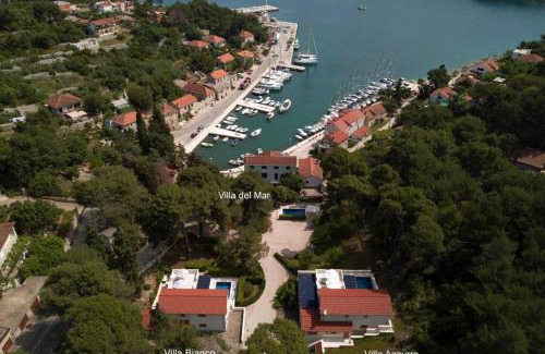 Rogac Villa | Private luxury Villa AZZURRO on Solta for up to 10 persons, free parking, very close to beach! FREE Kajak & Mountainbikes, GREAT living area & privacy!