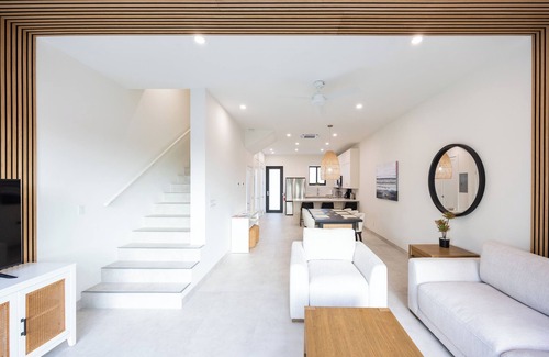 Grace Bay House | Private Luxury Villa: 3 Beds, Sleeps 6 — Pool, Concierge, & Steps to Grace Bay